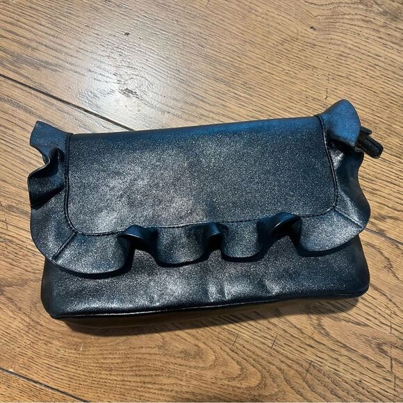 KAARI Blue Women’s Vegan Leather Clutch with Ruffles in a Beautiful Shinny Black - Picture 1 of 12